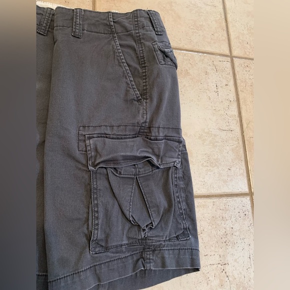 Old Navy Lived-In Straight Built-In Flex Cargo Shorts Men's 32 Grey - Picture 5 of 8